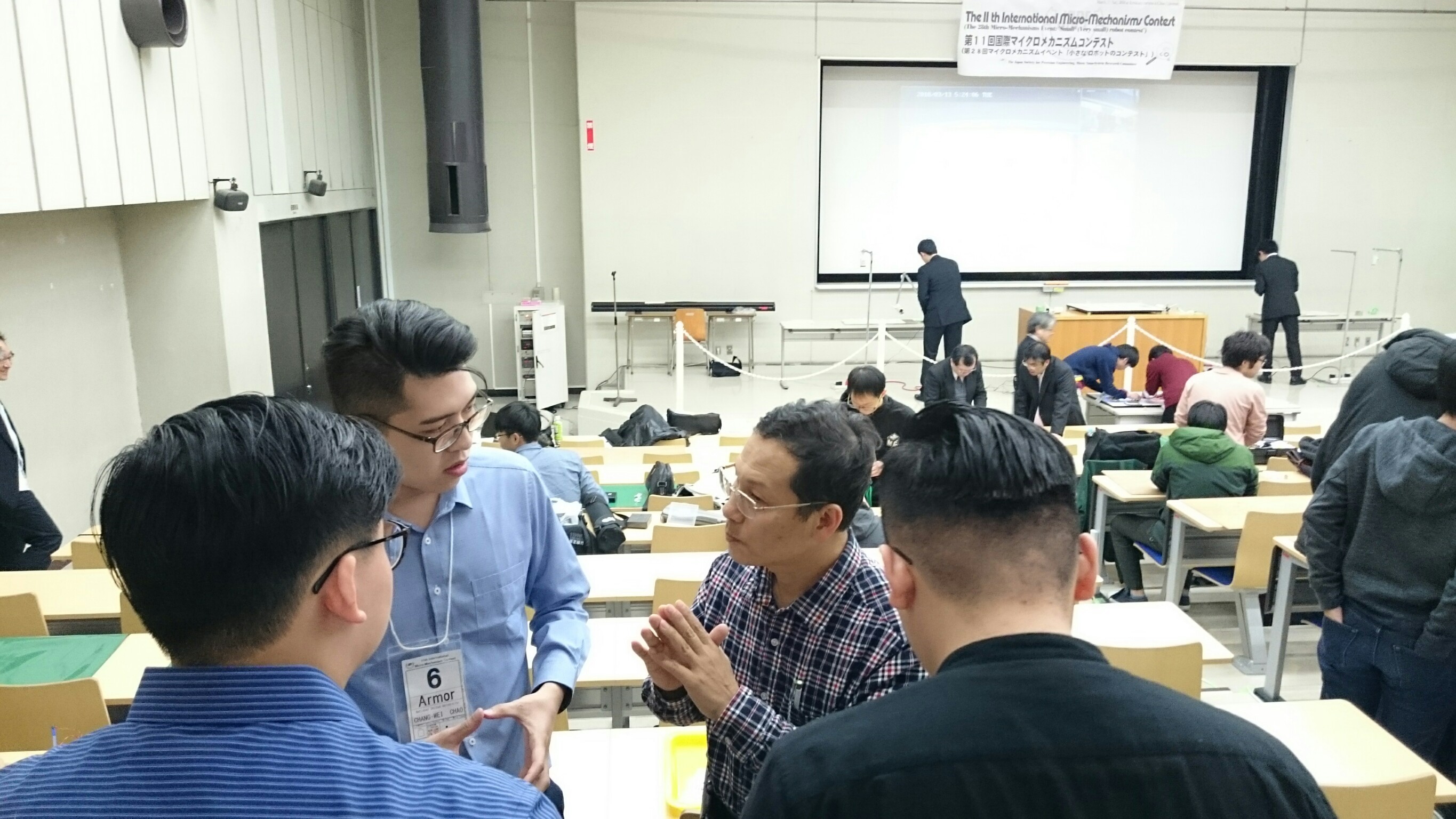 圖三、總教練郭智賢教授賽前與同學們進行戰術討論