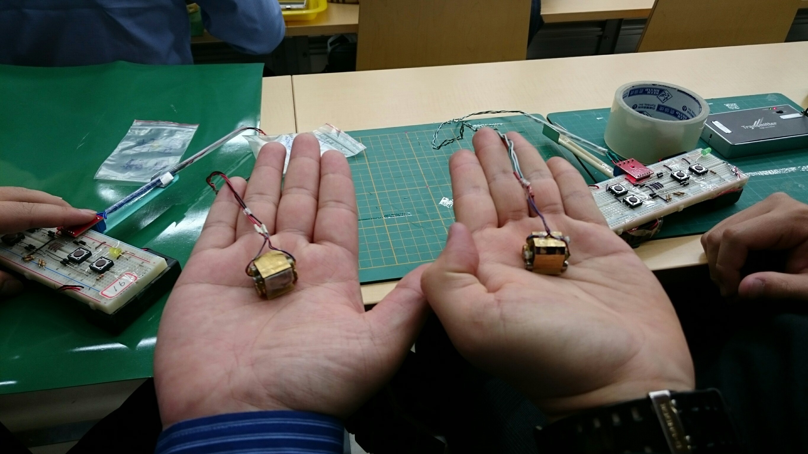 圖五、聯大團隊製作之微型機器人