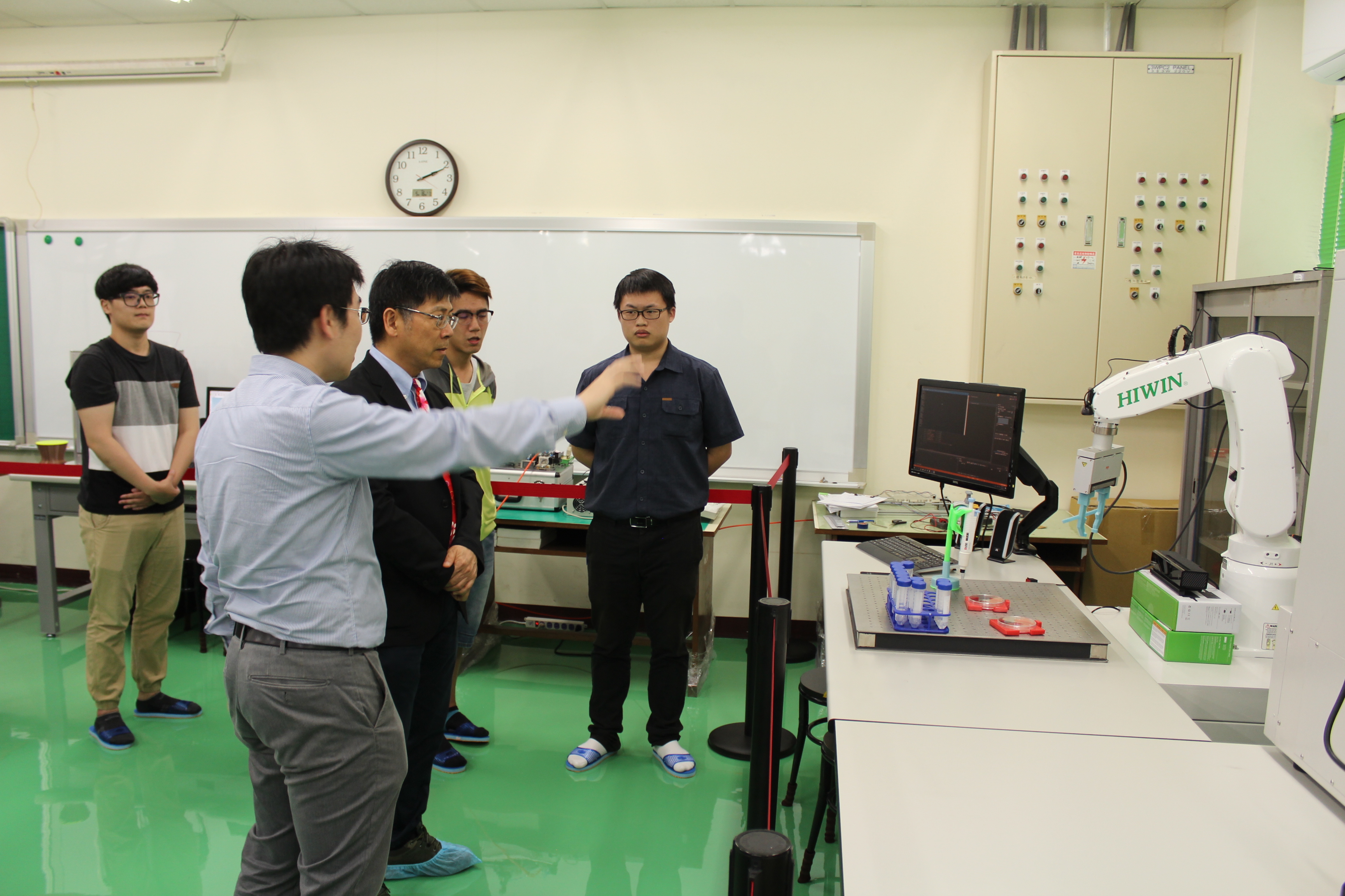 圖三、參觀機械系館內聯合大學特色實驗室(一)