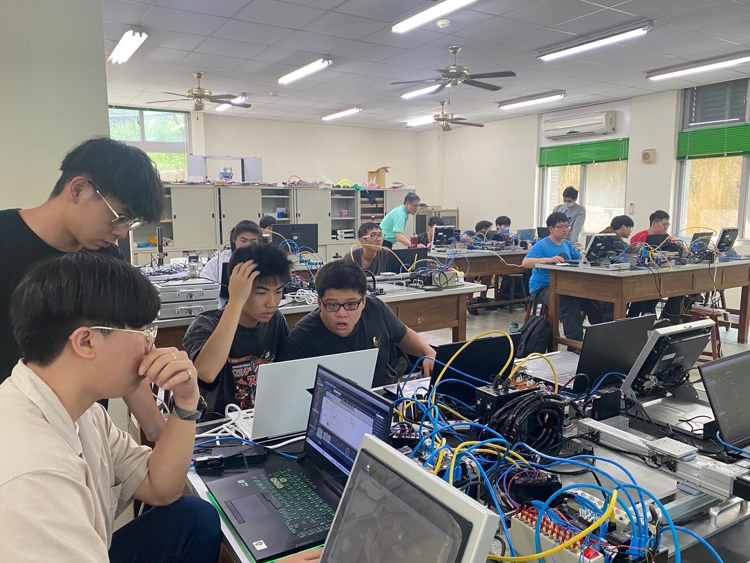 智能控制實驗室(Intelligent Control Laboratory with PLC) - 國立聯合大學|獲得中華工程認證、經濟部 ...