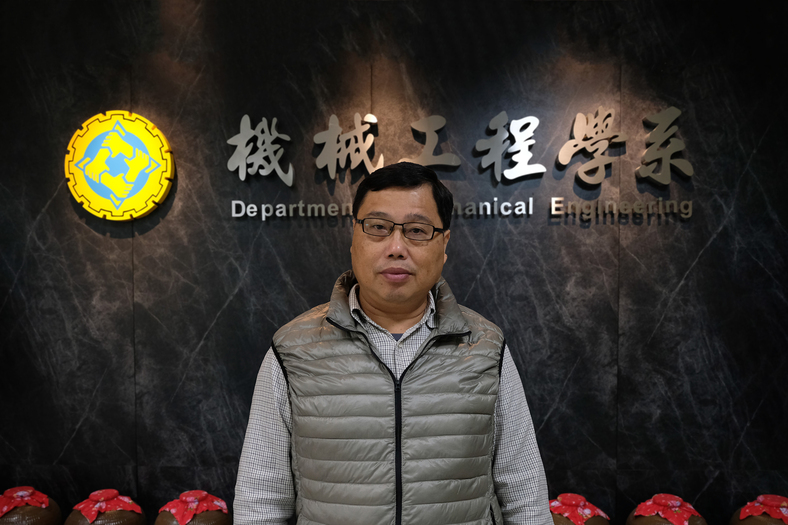 王勝清　副教授